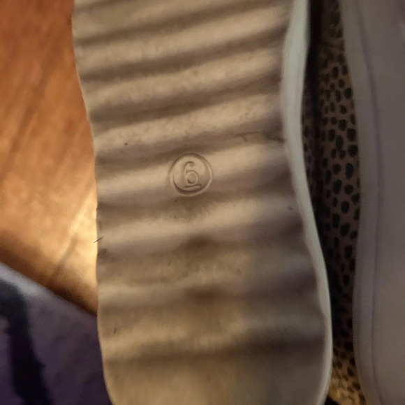 Cheetah Sneakers‎ Size 6 - Picture 6 of 6
